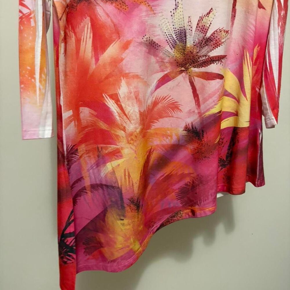 Jess & Jane Tropical Palm Print Asymmetrical Top | Rhinestone Detail | Size Medi - Picture 8 of 9